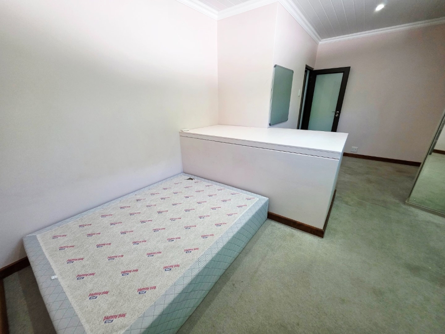 5 Bedroom Property for Sale in Langenhovenpark Free State